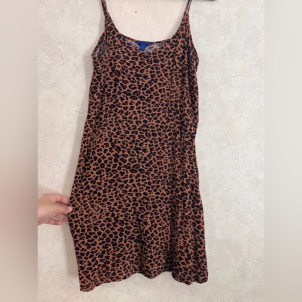 Leopard Print V-Neck Slip - Picture 4 of 6